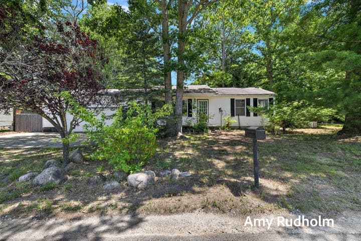 1150 Debaker Road, Muskegon, MI 49442