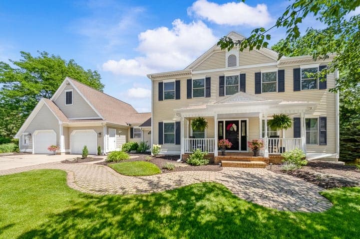 1380 Meadow Green Court SE, Caledonia, MI 49316