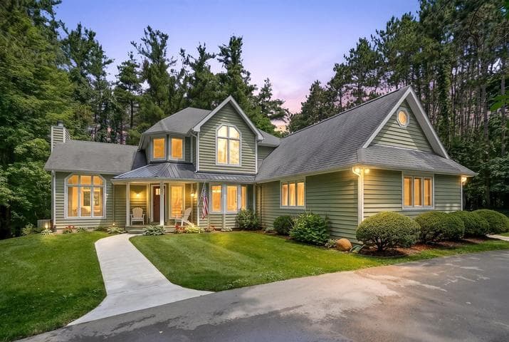 8120 Glenwynd Drive, Kalamazoo, MI 49009