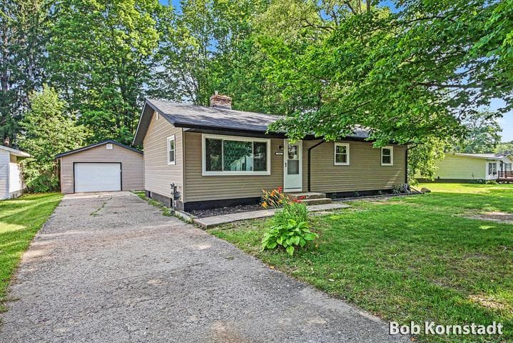 516 W Elm Street, Wayland, MI 49348