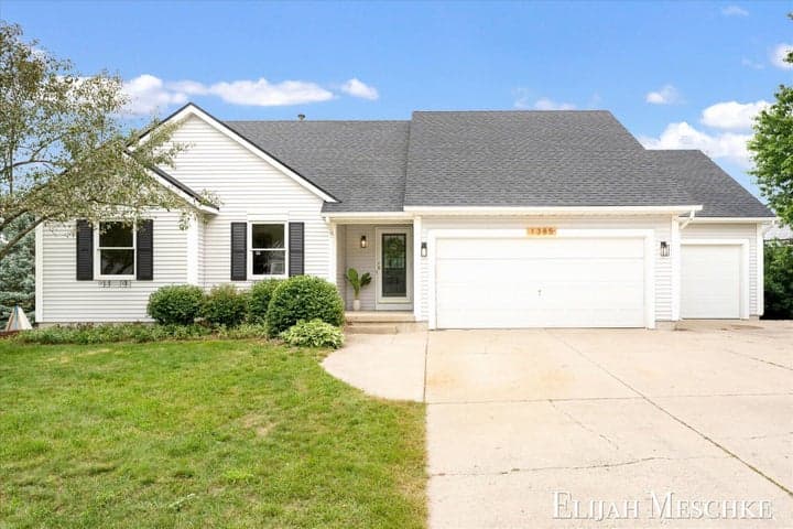 1385 Shaw Court NE, Rockford, MI 49341