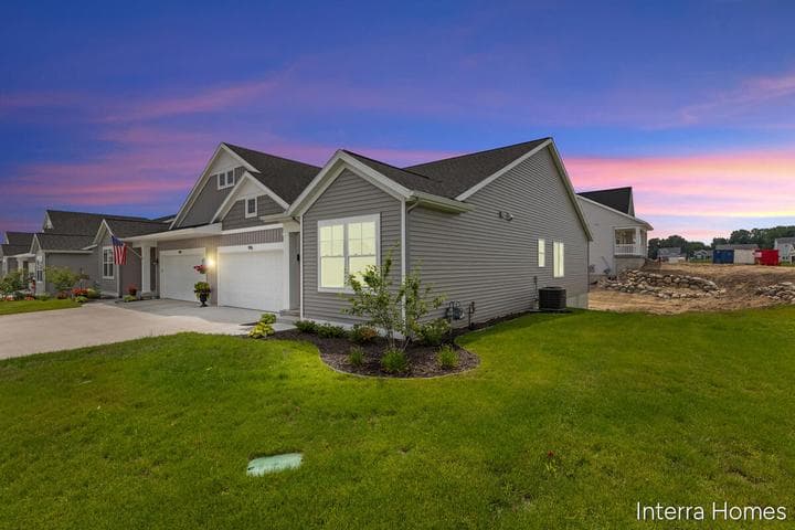 996 Scioto Drive NW 1, Comstock Park, MI 49321