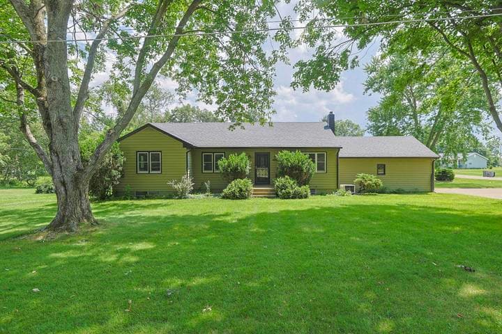27201 Stuart Street, Edwardsburg, MI 49112