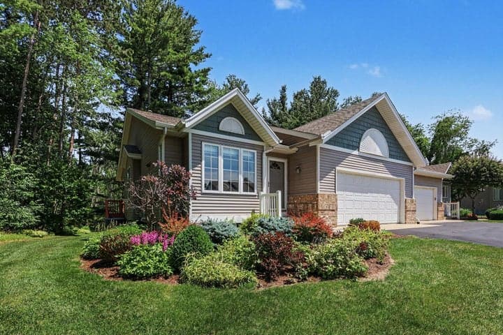 726 Glenvale Drive, Coopersville, MI 49404