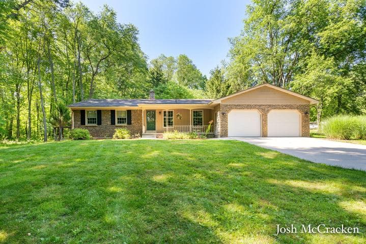 2894 Gulliford Drive SE, Lowell, MI 49331