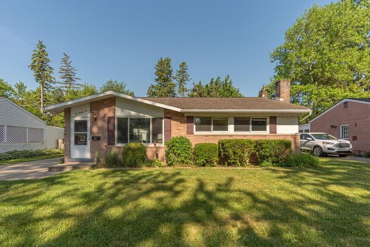 622 Rosemont Avenue, Saline, MI 48176