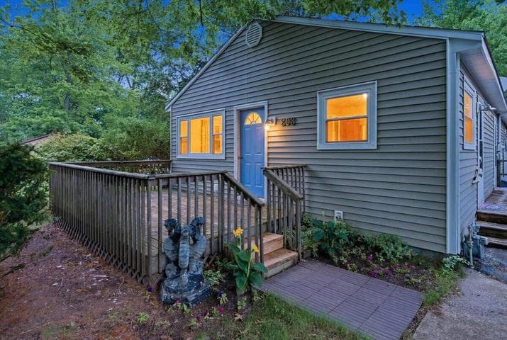 203 S Clinton Street, New Buffalo, MI 49117