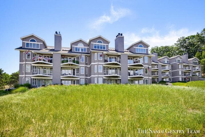 820 S Harbor Drive 5, Grand Haven, MI 49417