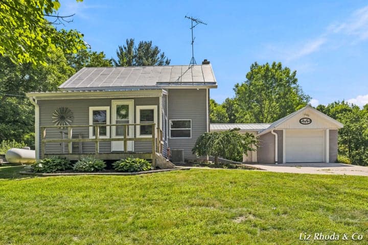 10240 Connelley Avenue NE, Greenville, MI 48838