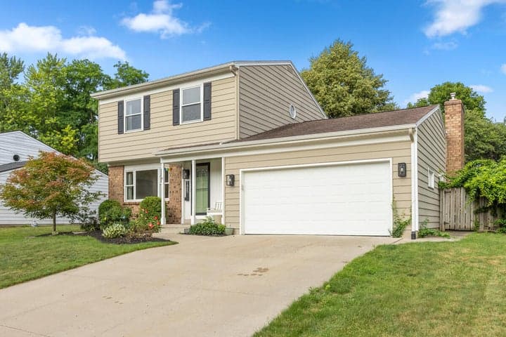 1865 Ridgemoor Drive SE, Grand Rapids, MI 49506