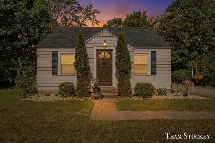 1125 Kusterer Drive NW, Grand Rapids, MI 49534