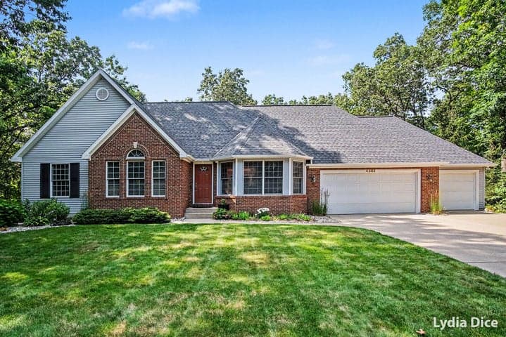4282 Knapp Valley Court NE, Grand Rapids, MI 49525