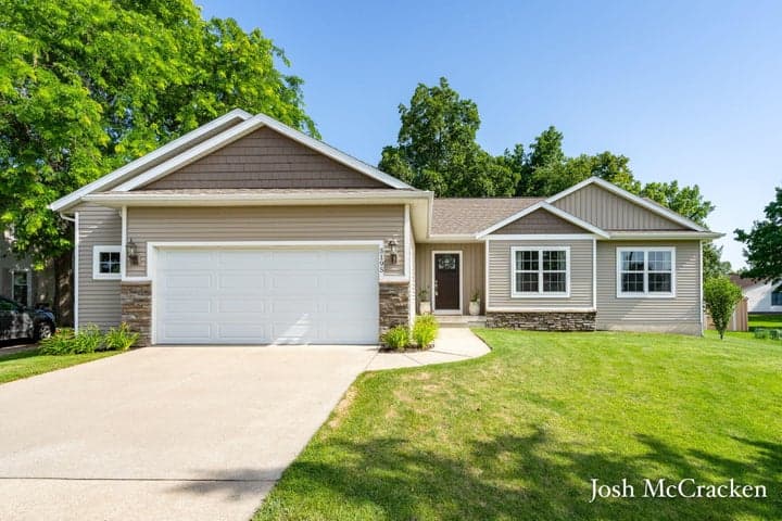 5195 76th Street SE, Caledonia, MI 49316