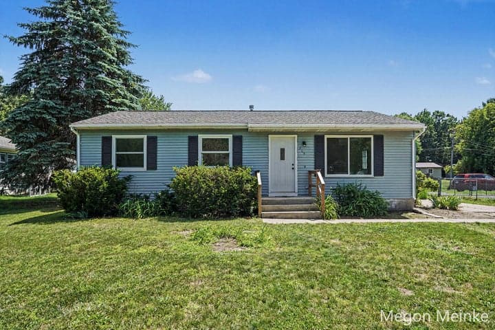 809 E Grant Street, Greenville, MI 48838
