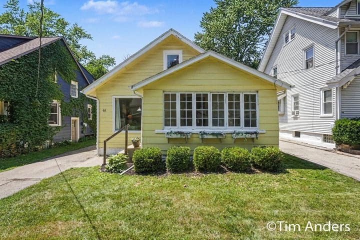 61 Mayfield Avenue NE, Grand Rapids, MI 49503