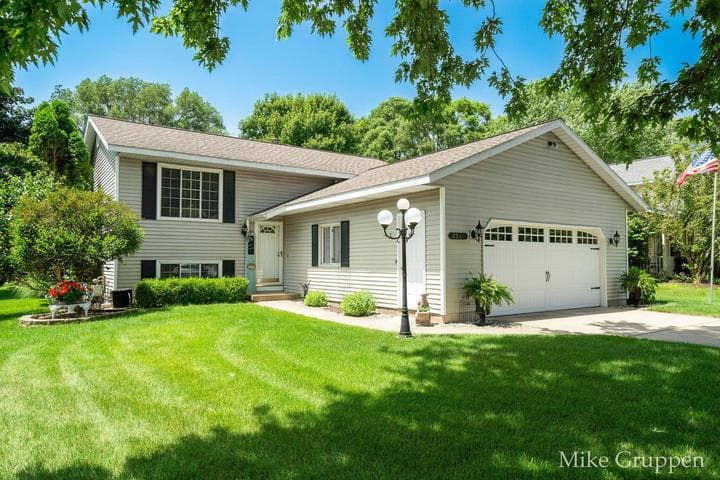 2565 Spring Court, Zeeland, MI 49464