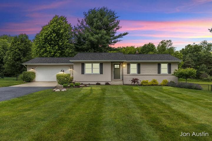 6323 Longacre Street NE, Rockford, MI 49341
