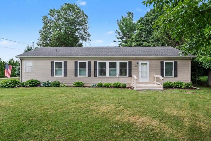 204 E Holcomb Street, Athens, MI 49011