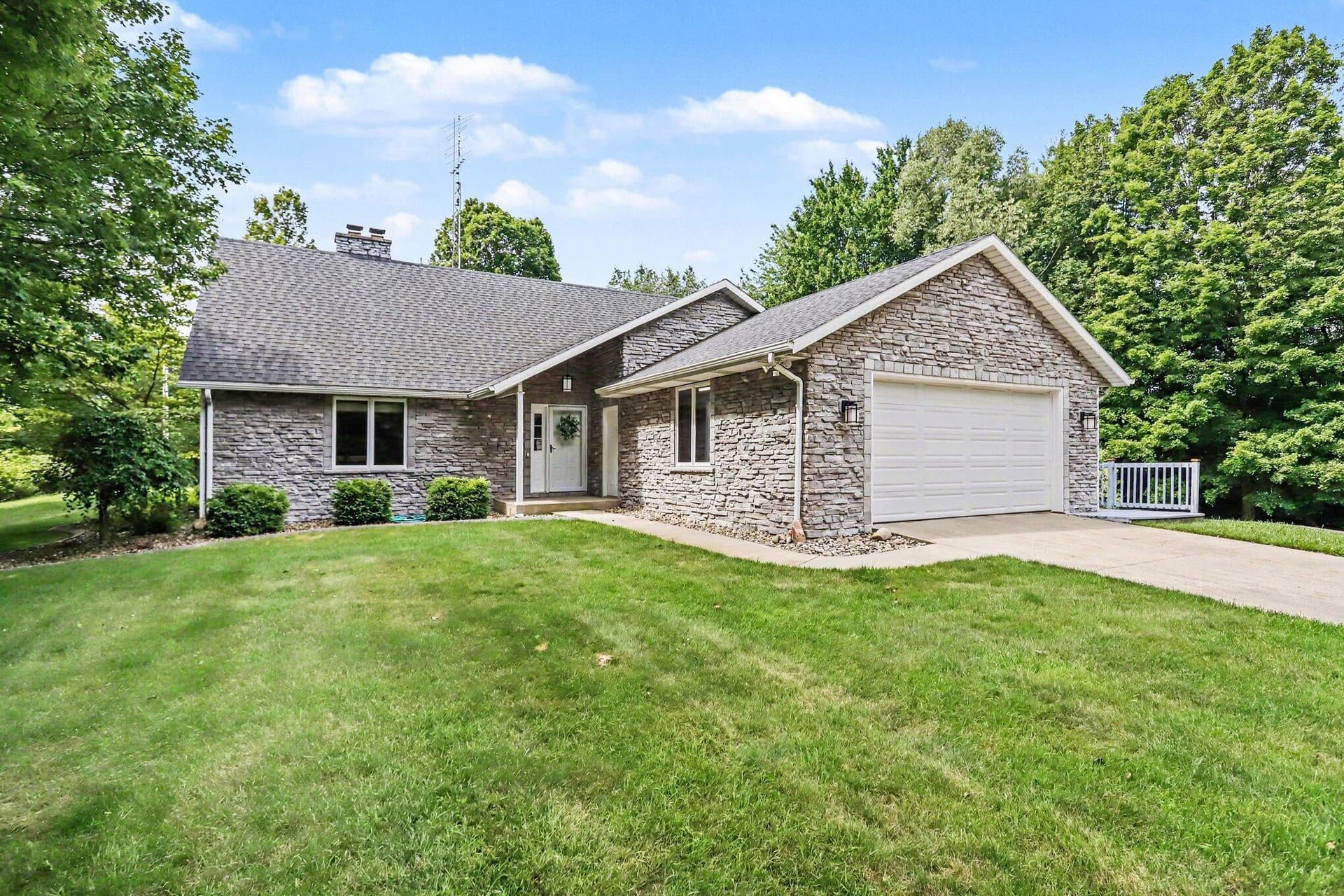 61214 US-131, Three Rivers, MI 49093