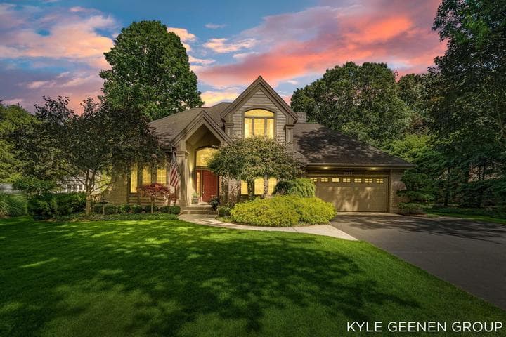 3970 Lake Point Drive, Norton Shores, MI 49441