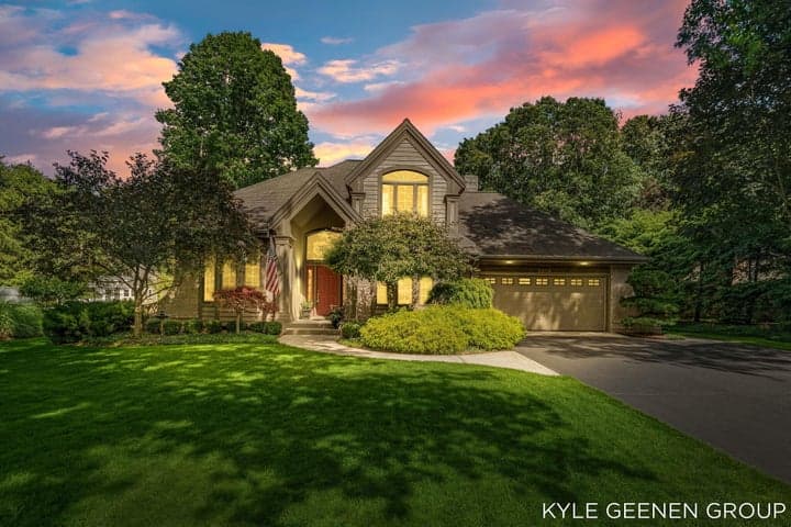 3970 Lake Point Drive, Norton Shores, MI 49441