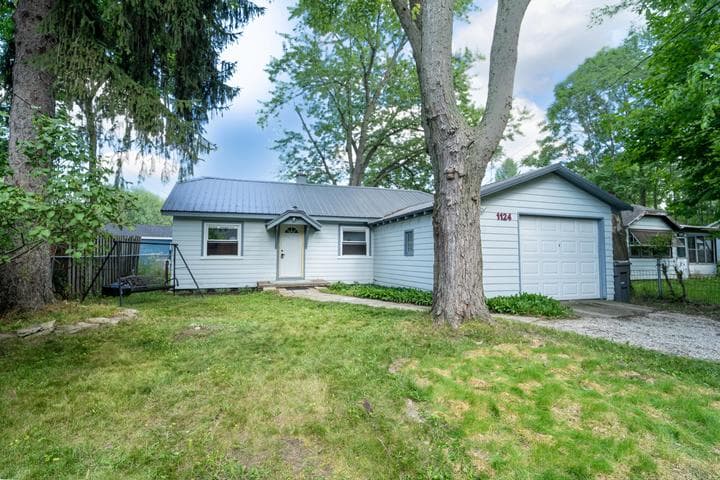 1124 Kusterer Drive NW, Grand Rapids, MI 49534