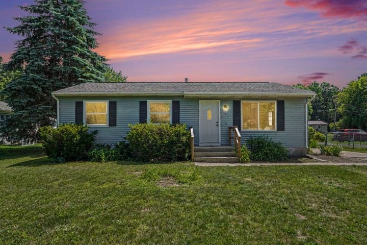 809 E Grant Street, Greenville, MI 48838
