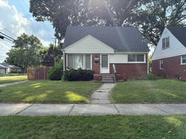 18201 Gaylord, Redford, MI 48240