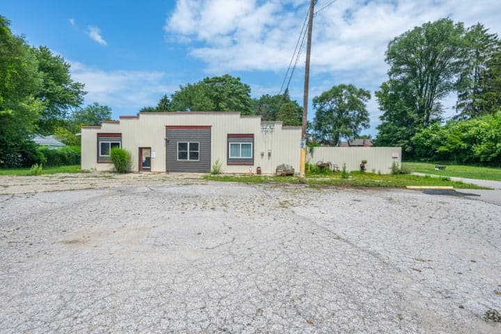 157 W Saint Joseph Street, Coloma, MI 49038
