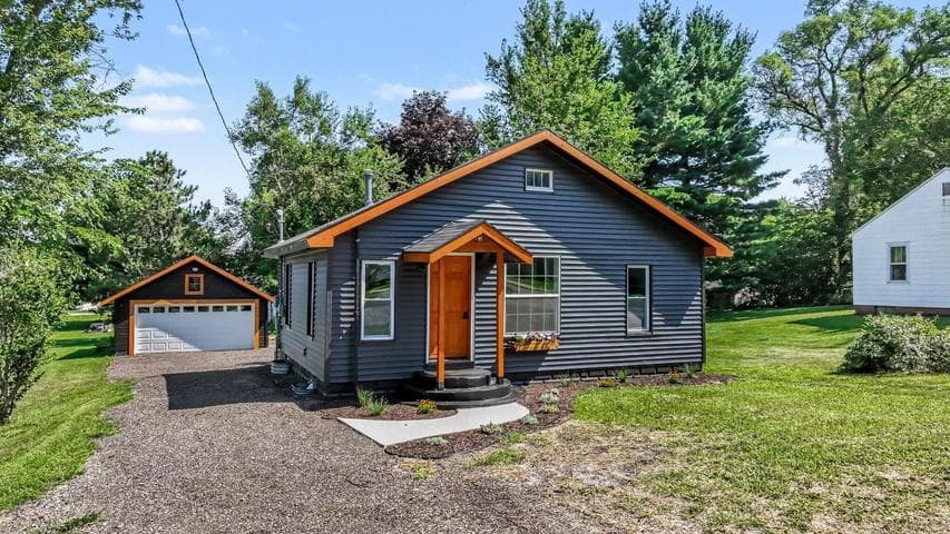 121 E Olds Street, Hartford, MI 49057