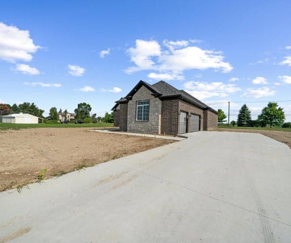 8561 Cobblestone Drive, Newport, MI 48166
