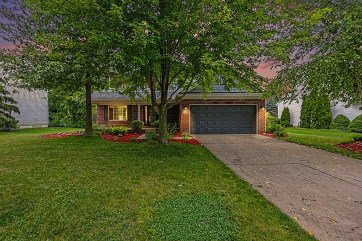 1433 Carston Lane, Chelsea, MI 48118