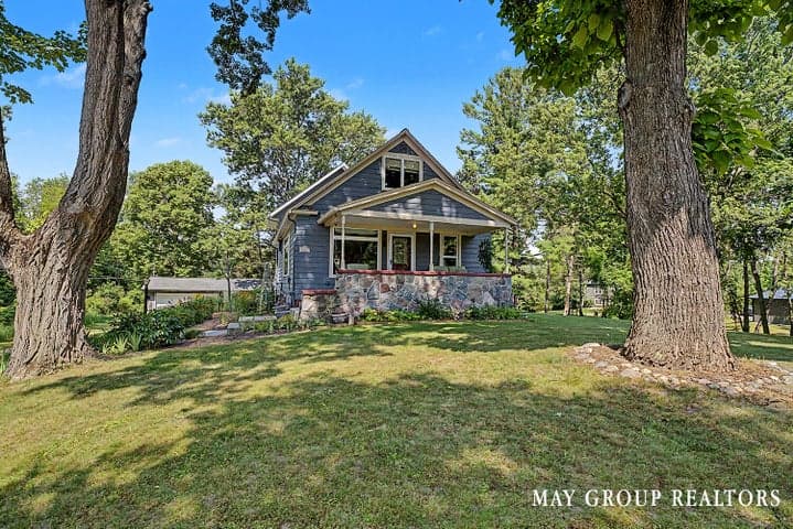 665 Honey Creek Avenue NE, Ada, MI 49301