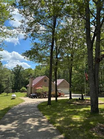 108 Deerwood Court, Roscommon, MI 48653