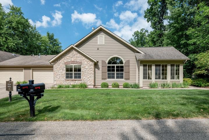 1055 Bridge Crest Drive SE 11, Ada, MI 49301