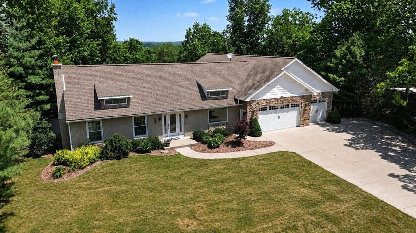 4994 Bluff Drive NE, Grand Rapids, MI 49525