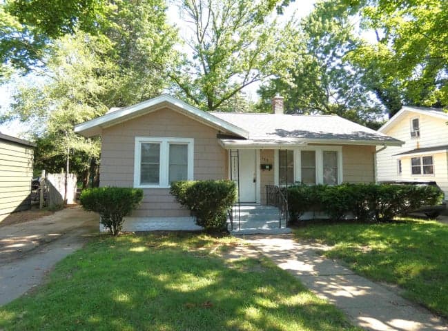 183 Searles Avenue, Benton Harbor, MI 49022