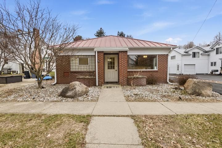 214 South Street, Jonesville, MI 49250