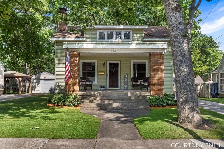 2626 Forest Grove Avenue SW, Wyoming, MI 49519