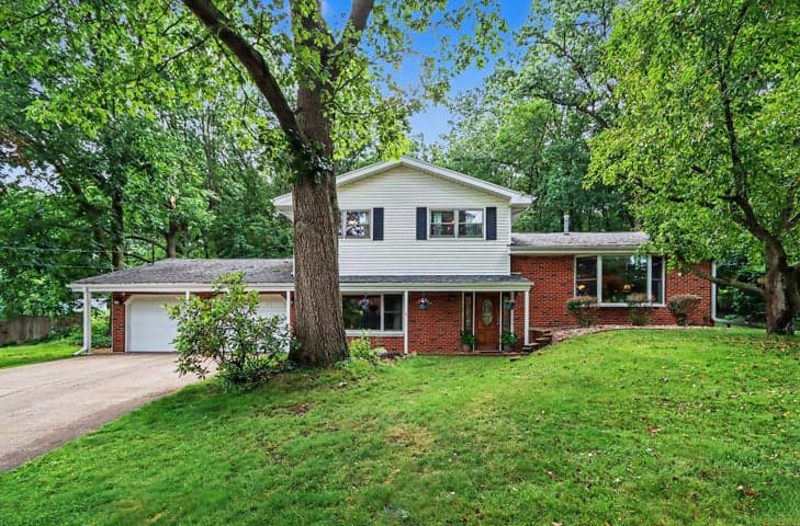 6800 Springbrook Lane, Kalamazoo, MI 49004
