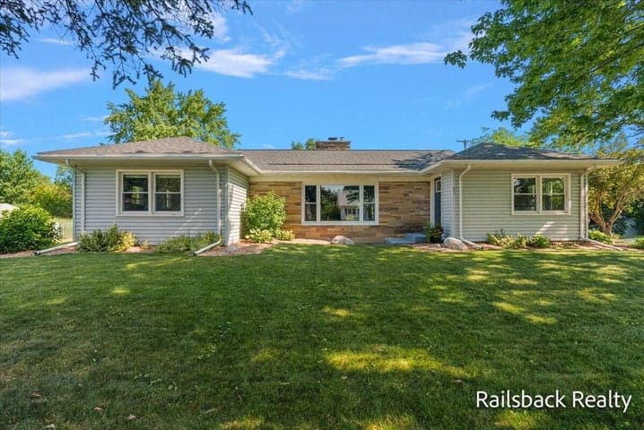 85 Orchard Drive NW, Sparta, MI 49345