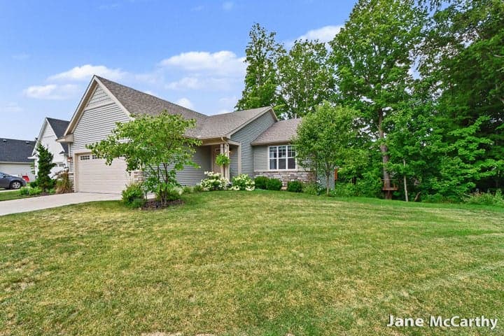 6523 Cherry Mead Court SE, Caledonia, MI 49316
