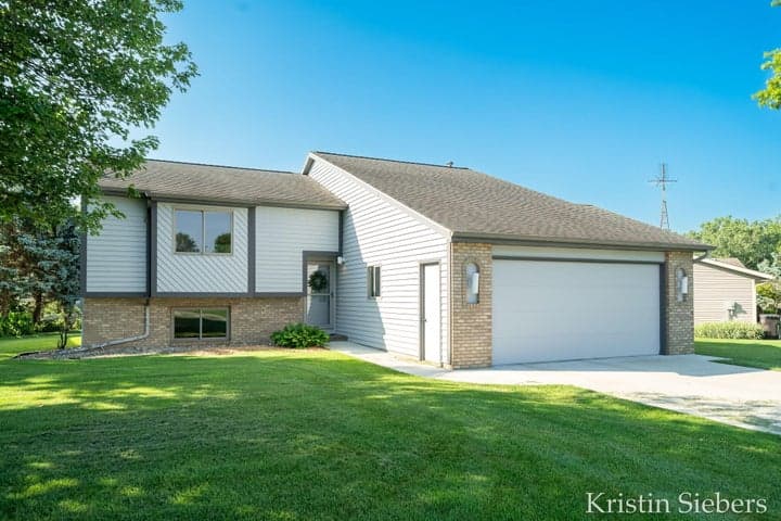 3220 Cornerstone Lane, Holland, MI 49424
