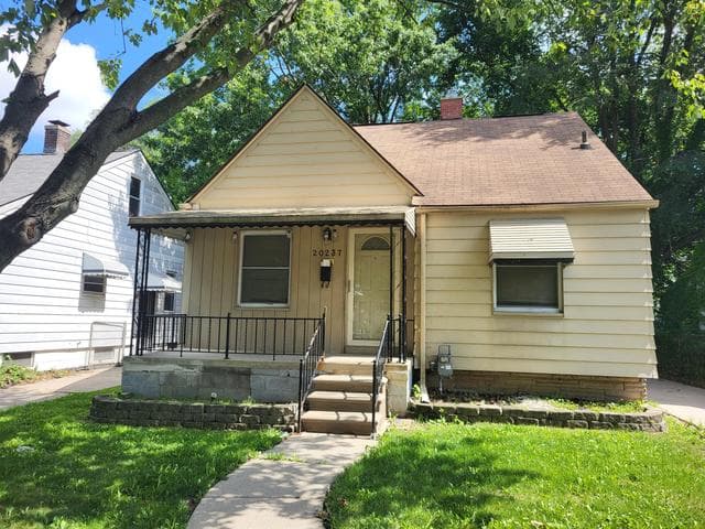 20237 Kingsville Street, Harper Woods, MI 48225