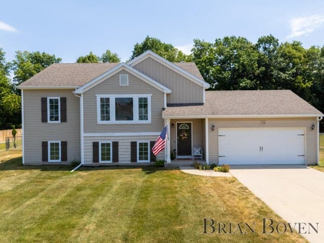 13346 Sunset View Drive NE, Cedar Springs, MI 49319