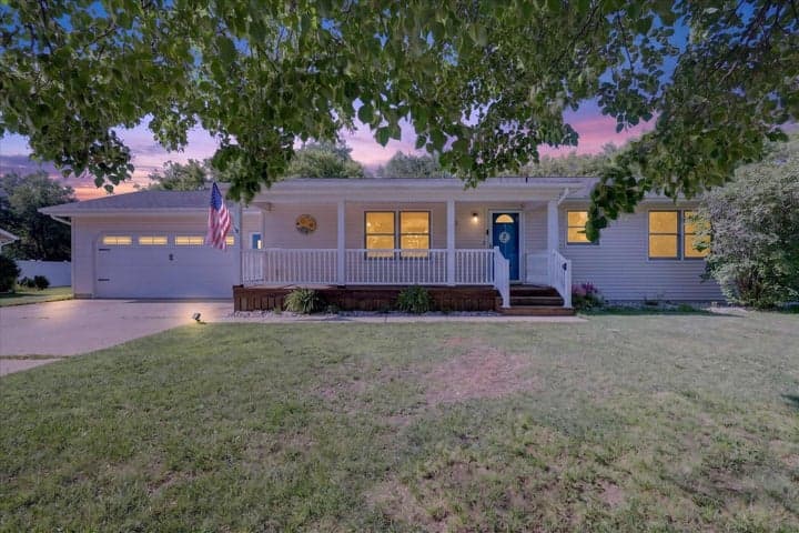 117 Charlotte Street, Edmore, MI 48829