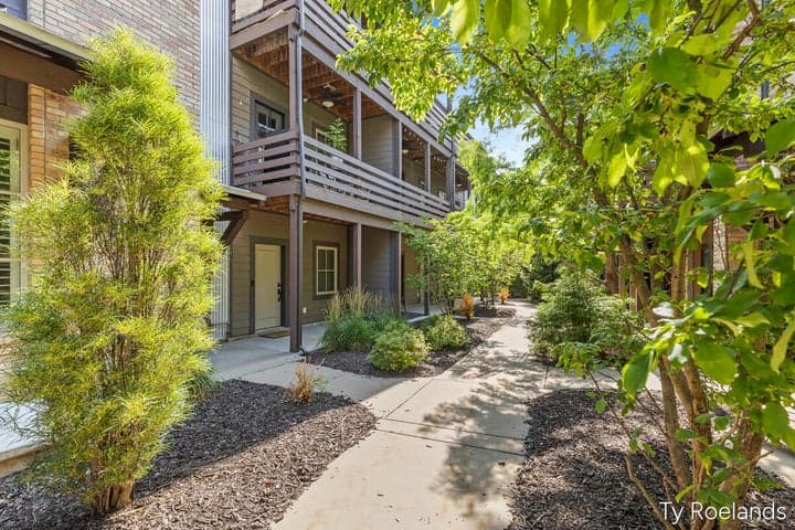 2034 Celadon Drive NE, Grand Rapids, MI 49525