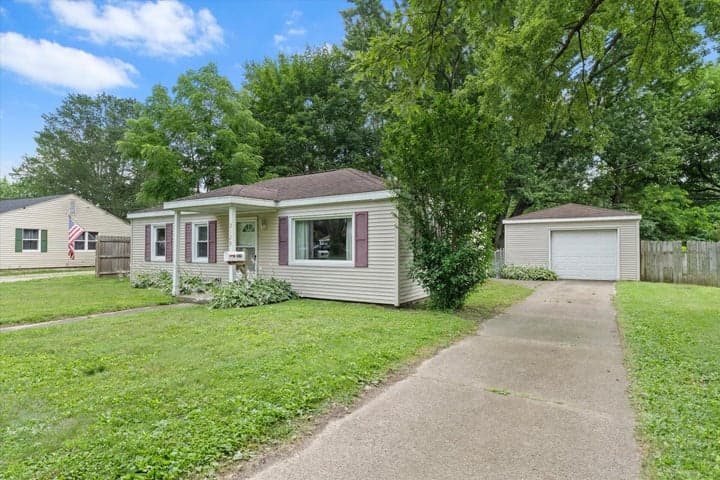 2129 Lewis Drive, Niles, MI 49120