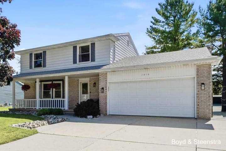 1810 Amberina Drive, Lansing, MI 48917