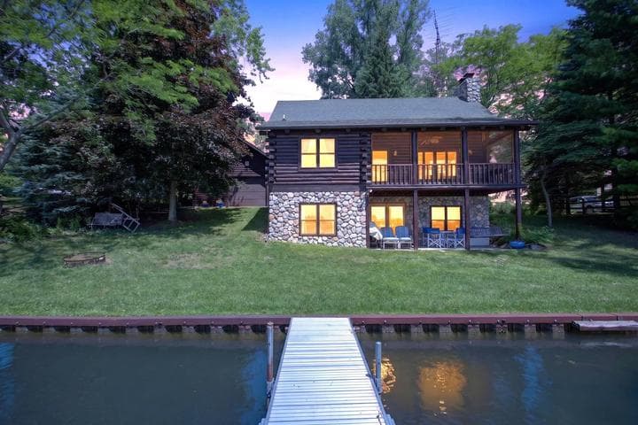 11241 Almon Point, Jerome, MI 49249
